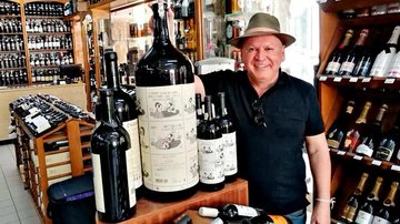 Fã de vinhos, Sidney Oliveira faz questão de conhecer uma das mais famosas casas da bebida do mundo, em Lisboa - Divulgação